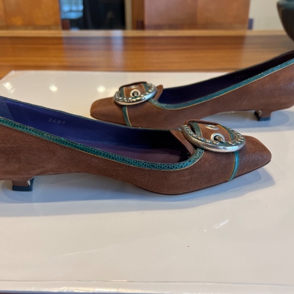 Prada - Picture 2 of 7